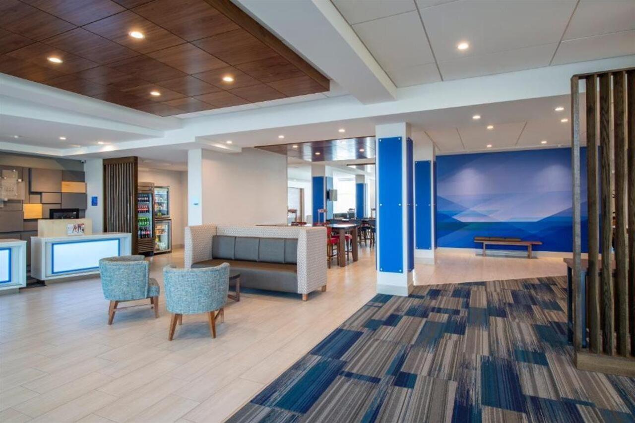 Holiday Inn Express & Suites Kelowna - East By Ihg Zewnętrze zdjęcie