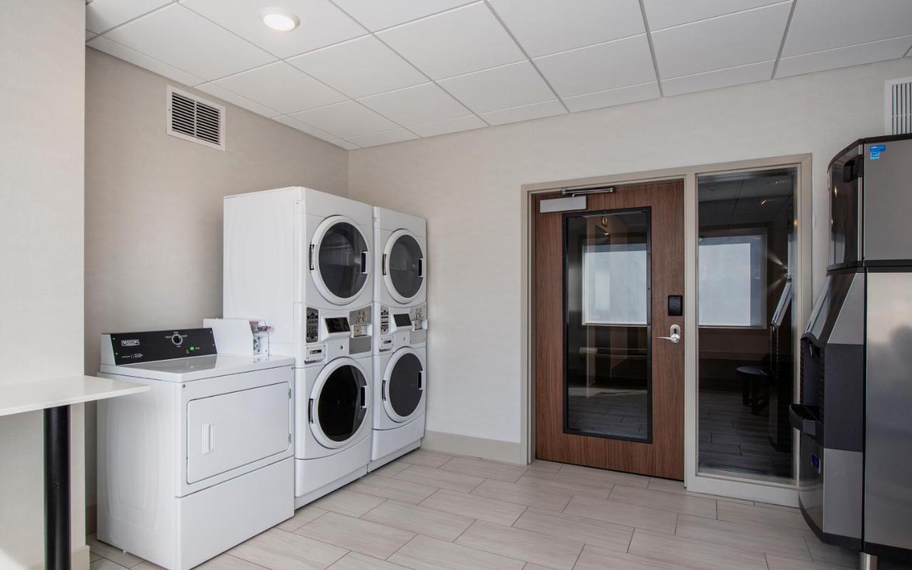 Holiday Inn Express & Suites Kelowna - East By Ihg Zewnętrze zdjęcie