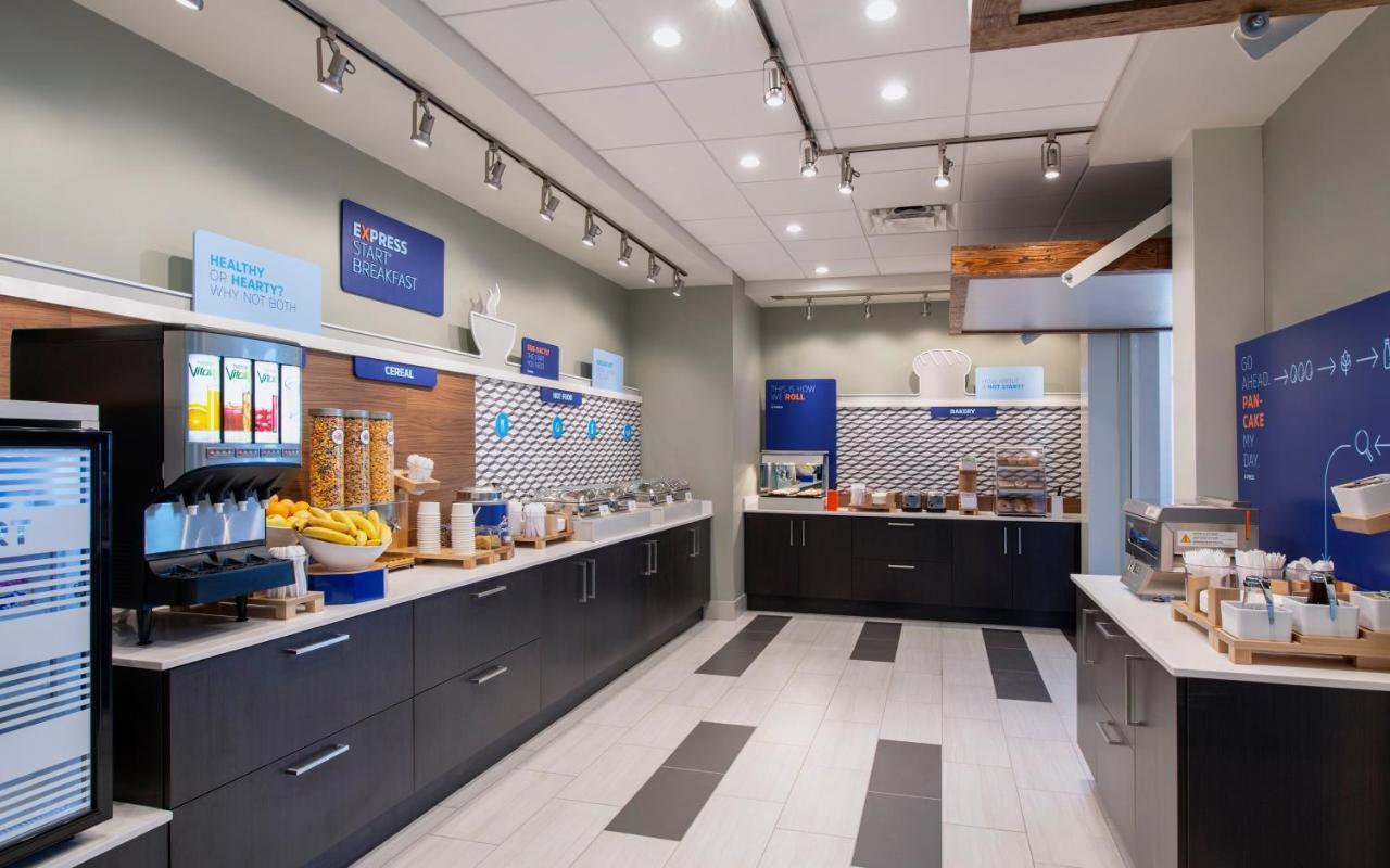 Holiday Inn Express & Suites Kelowna - East By Ihg Zewnętrze zdjęcie