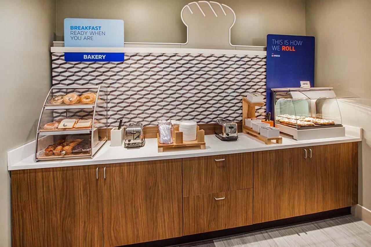 Holiday Inn Express & Suites Kelowna - East By Ihg Zewnętrze zdjęcie